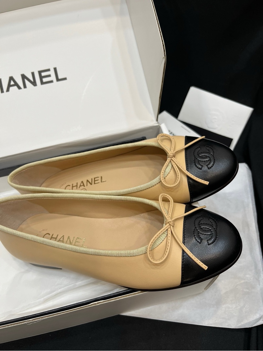 CHANEL 💗Beige and Black Cap Toe Ballet Flats with Bow - Picture 5 of 8